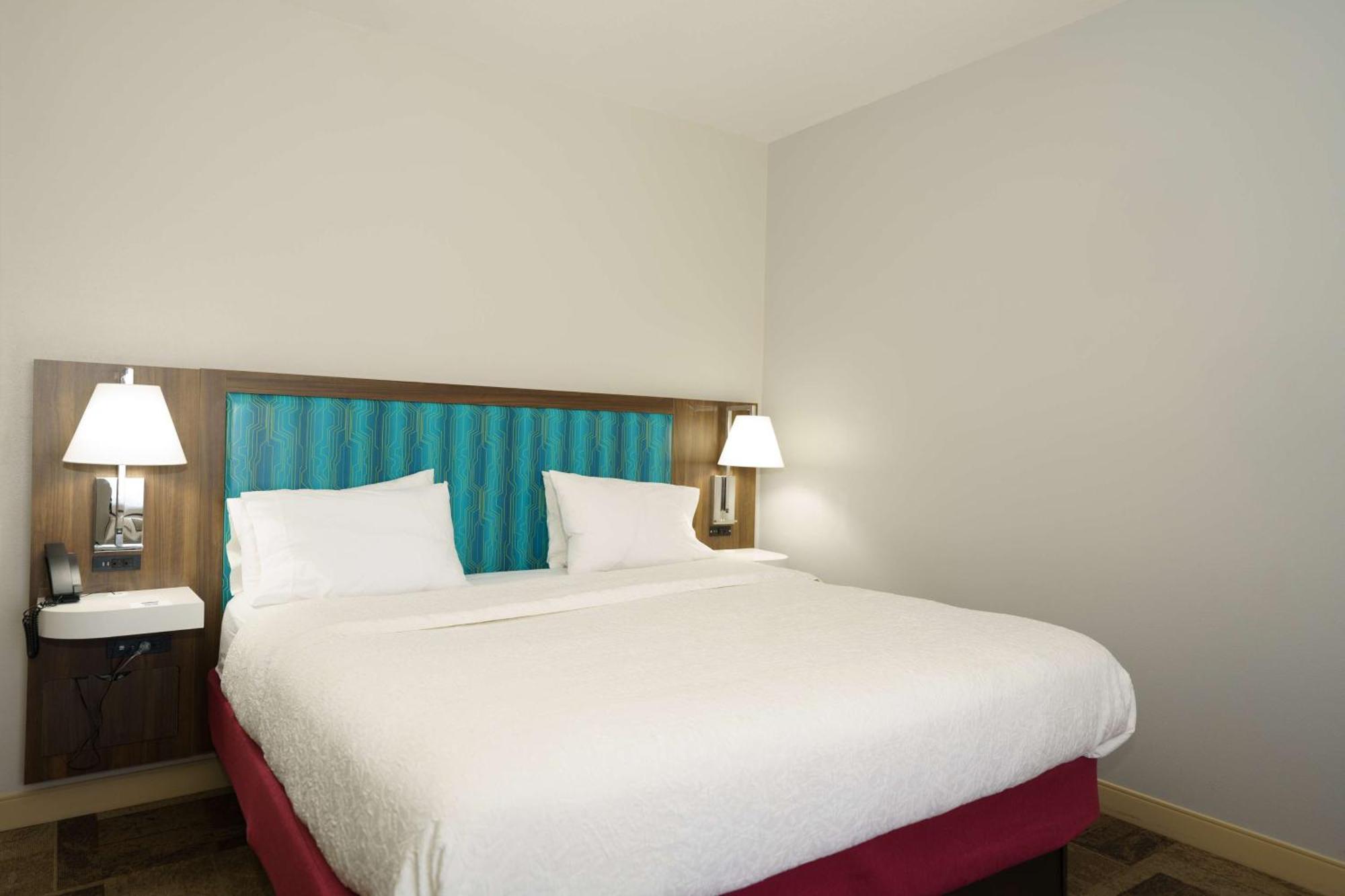 Hampton Inn Гарден-Сити Экстерьер фото